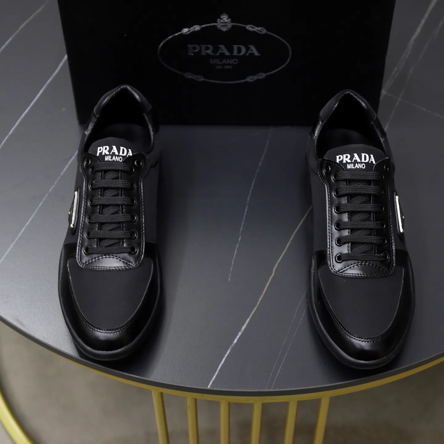 Ex-factory price: 440💰🙅‍♂️🙅‍♂️🙅‍♂️ Brand: PRADA Standard code: 38-44 (45 customized) Grade: Same as the official website Material: Original leather splicing, comfortable and breathable lining, original wear-resistant outsole Style category: Men's fashionable casual shoes, running shoes, noble luxury brand elements, top luxury Color: actual picture color